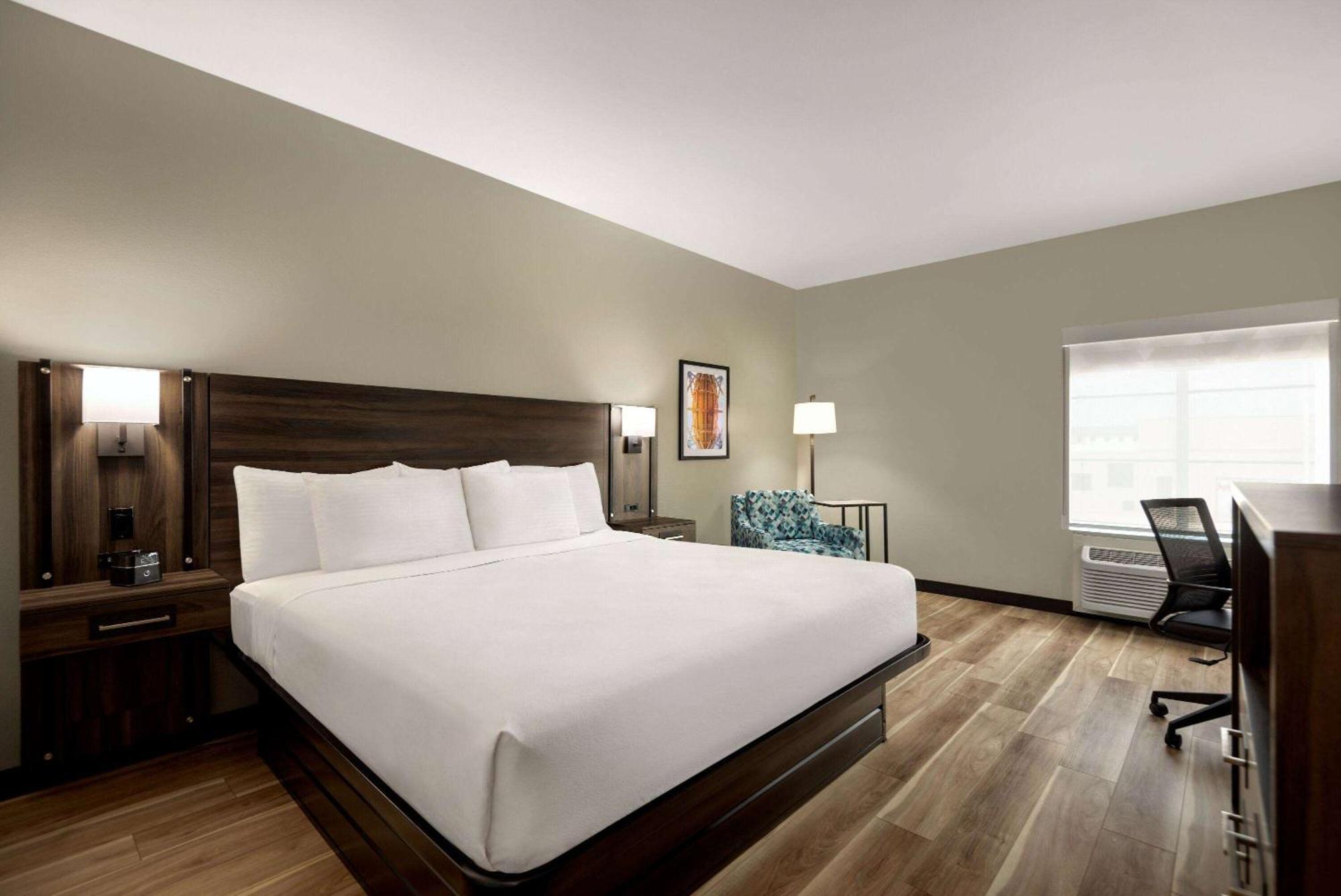 La Quinta By Wyndham Gonzales La Hotell Exteriör bild