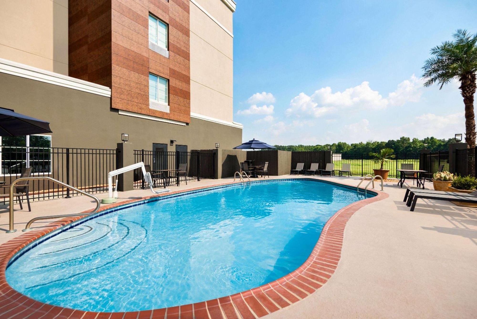 La Quinta By Wyndham Gonzales La Hotell Exteriör bild